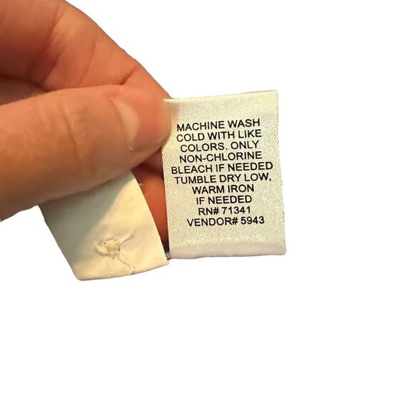 L.L. Bean light blue 100% cotton button down shirt - Picture 5 of 11